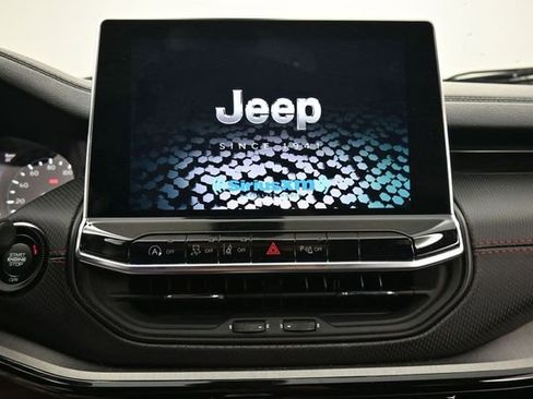 Used 2025 Jeep Compass Trailhawk AWD/4WD image 23