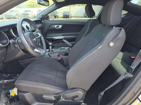 Used 2018 Ford Mustang Coupe RWD image 7