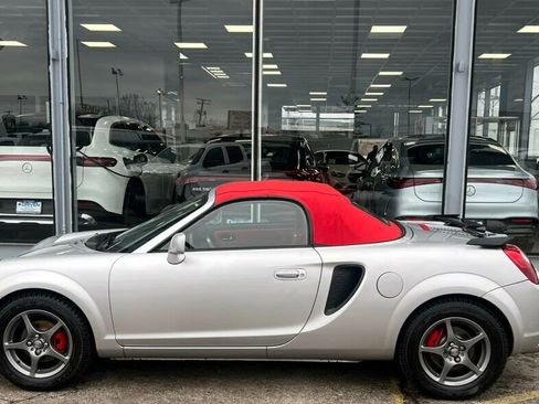 Used 2002 Toyota MR2 image 2