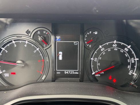 Used 2020 Toyota 4Runner SR5 AWD/4WD image 32