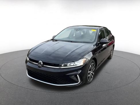 Used 2025 Volkswagen Jetta SE image 8