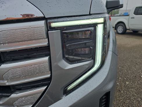 Used 2026 GMC Sierra 1500 SLE AWD/4WD image 12