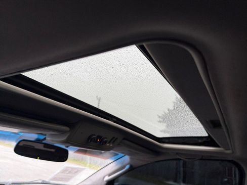 Used 2011 Nissan Armada Platinum w/ 2nd Row Captain Seat Pkg image 4