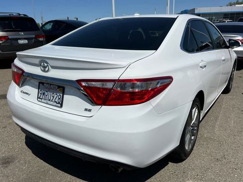 Used 2017 Toyota Camry SE image 4