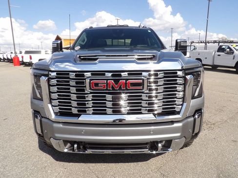 Used 2024 GMC Sierra 2500 Denali w/ Denali Reserve Package AWD/4WD image 12