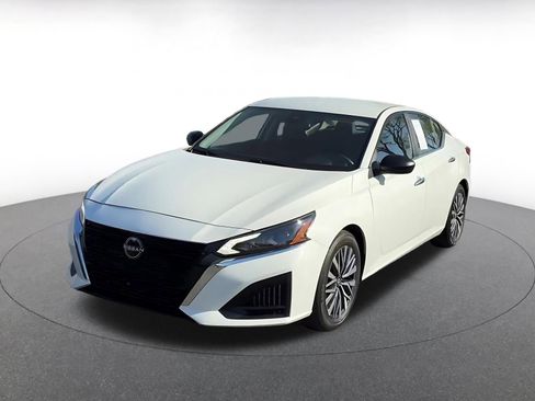 Used 2025 Nissan Altima 2.5 SV image 7