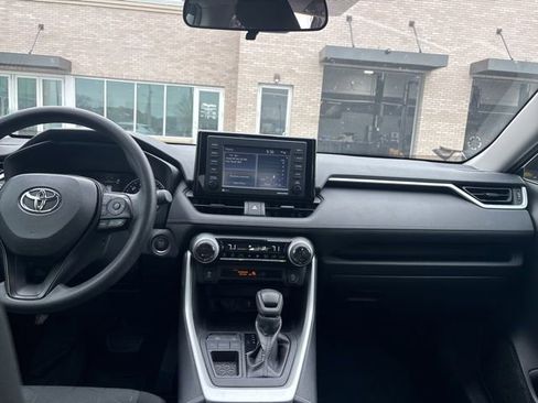 Used 2020 Toyota RAV4 XLE image 19