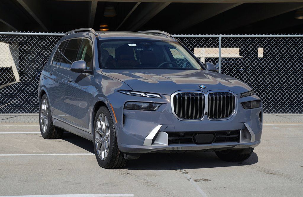 Used 2026 BMW X7 xDrive40i AWD/4WD image 1