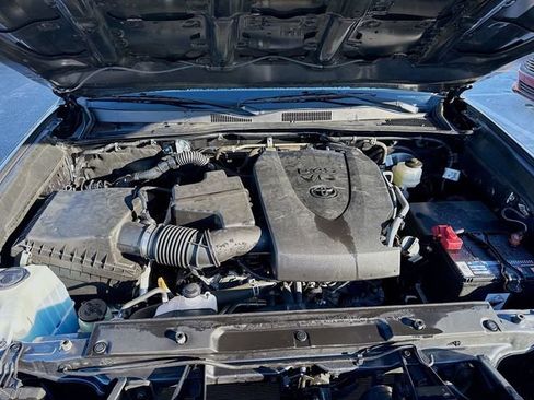Used 2022 Toyota Tacoma SR5 w/ Technology Package image 28