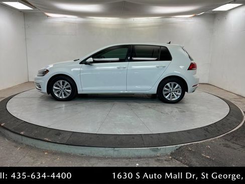 Used 2018 Volkswagen Golf SE image 2