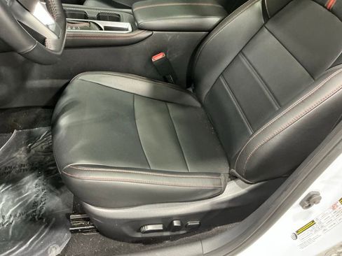 Used 2025 Nissan Sentra SR w/ SR Premium Package image 12