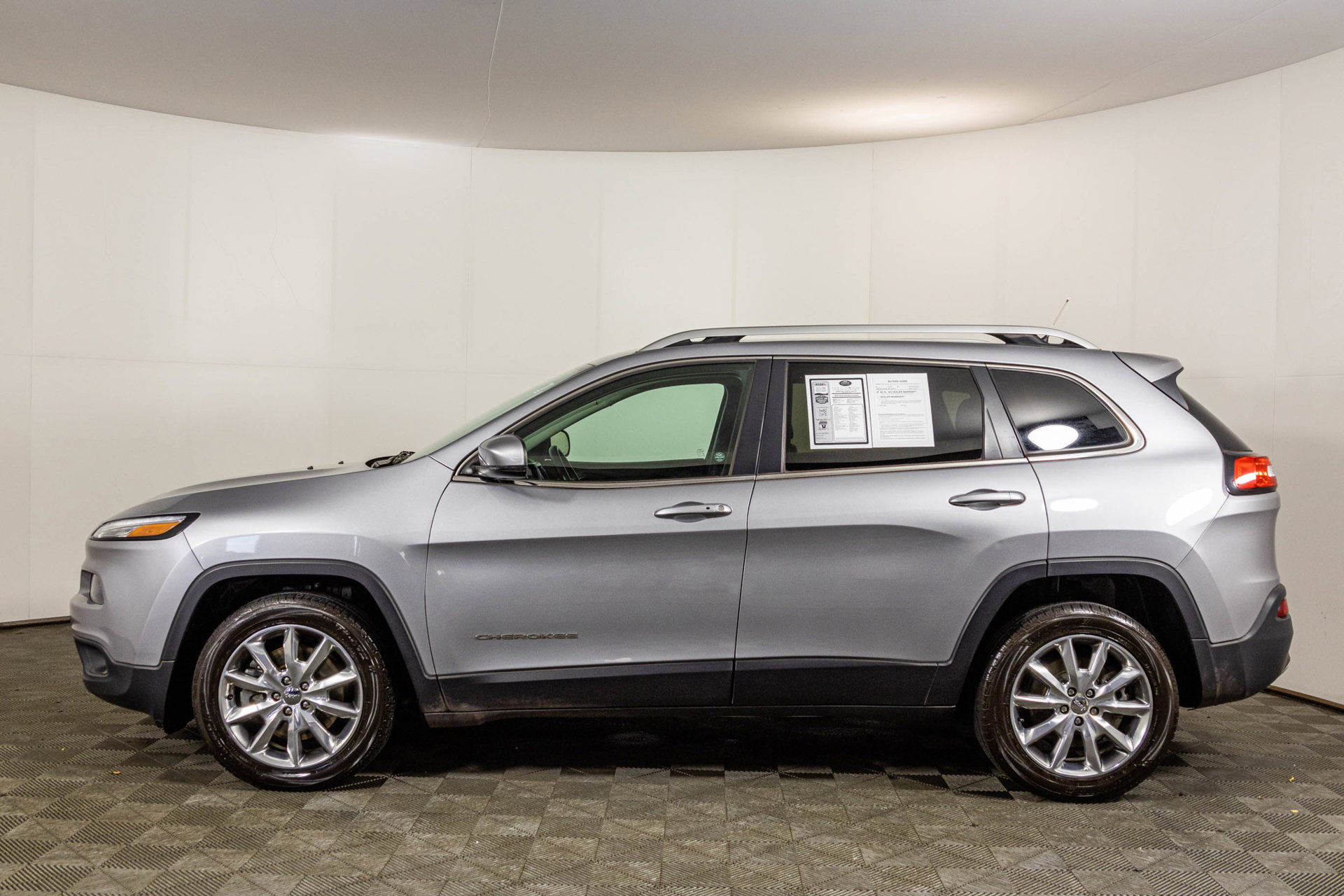 Used 2014 Jeep Cherokee Limited w/ Luxury Group FWD image 19