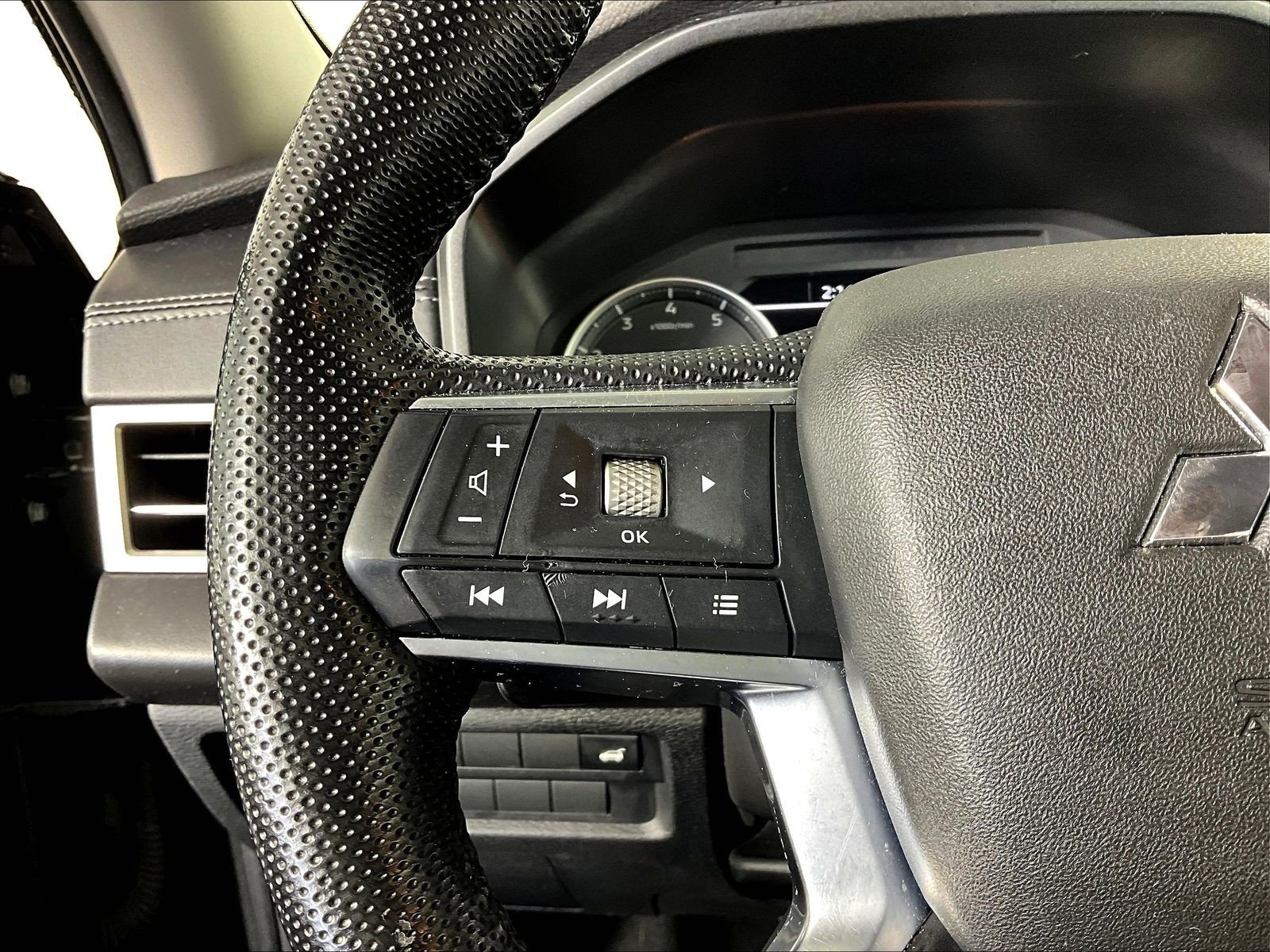 Used 2023 Mitsubishi Outlander SE AWD/4WD image 11