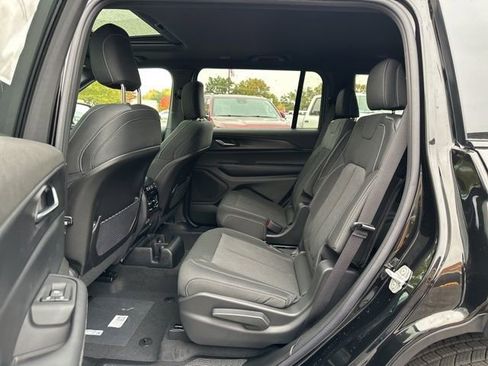 New 2025 Jeep Grand Cherokee L Laredo w/ Luxury Tech Group I image 24