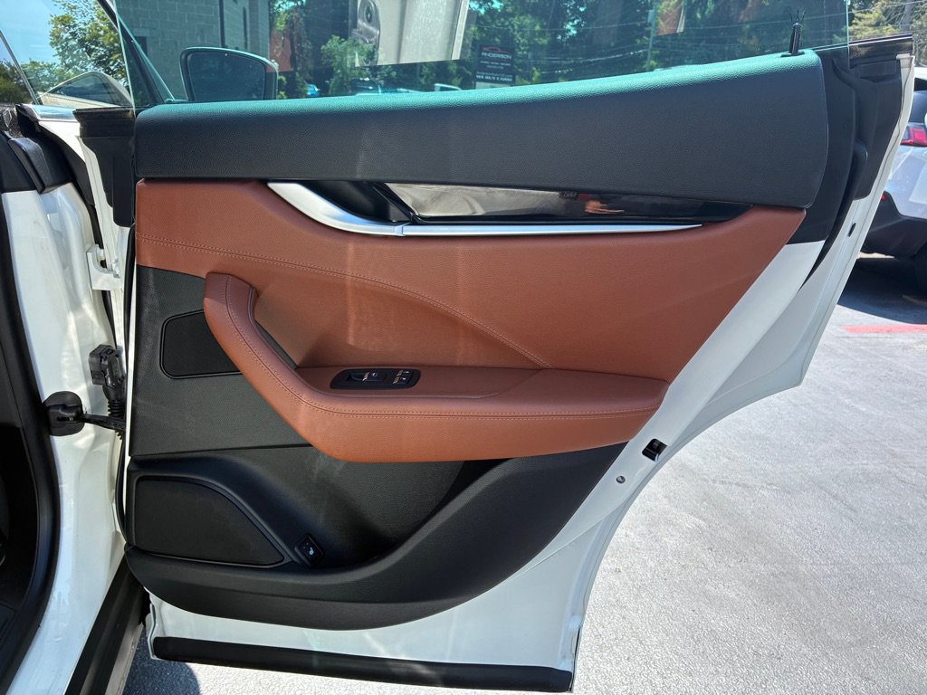 Used 2019 Maserati Levante AWD/4WD image 28