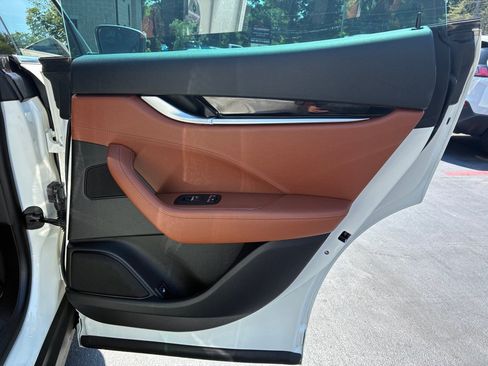 Used 2019 Maserati Levante AWD/4WD image 28