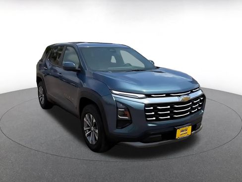 Used 2025 Chevrolet Equinox LT FWD image 3