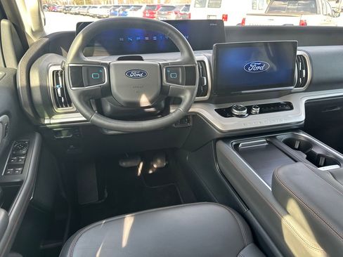 Certified 2025 Ford Expedition Active image 25