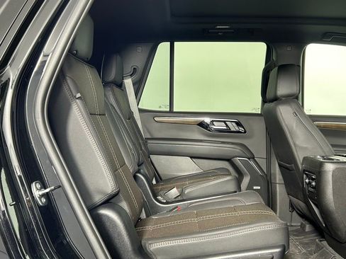Used 2025 Chevrolet Tahoe High Country AWD/4WD image 13