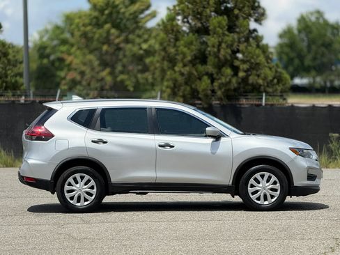 Used 2018 Nissan Rogue S AWD/4WD image 7