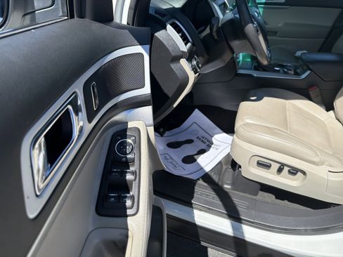 Used 2011 Ford Explorer XLT w/ 202A Rapid Spec Order Code AWD/4WD image 11