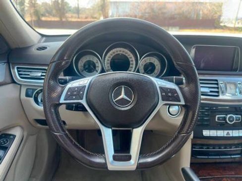 Used 2014 Mercedes-Benz E 350 4MATIC Sedan image 25