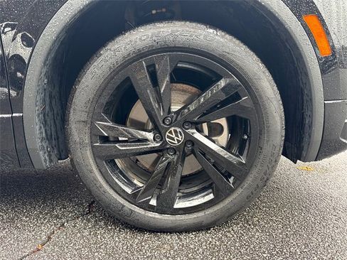 Certified 2024 Volkswagen Tiguan SE R-Line image 12