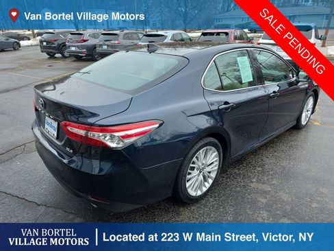 Used 2019 Toyota Camry XLE image 5