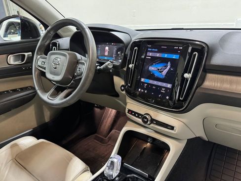 Used 2023 Volvo XC40 B5 Plus image 34