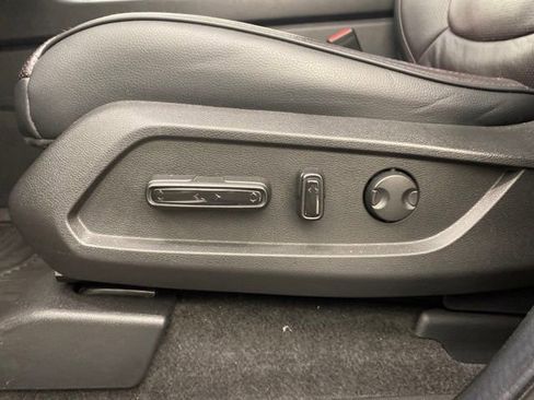 Used 2025 Honda Pilot Black Edition image 13