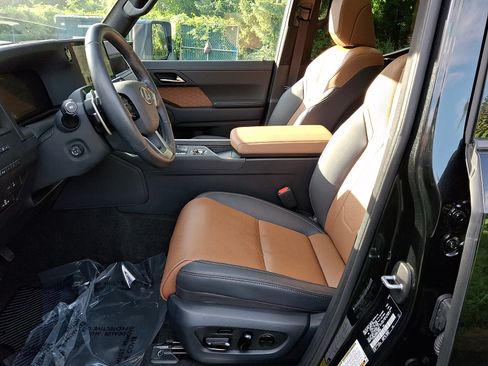 Certified 2024 Lexus GX 550 w/ Accessory Package (Z1) AWD/4WD image 14