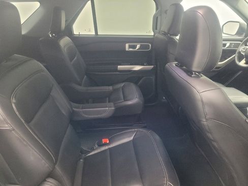 Used 2022 Ford Explorer XLT w/ Equipment Group 202A image 19