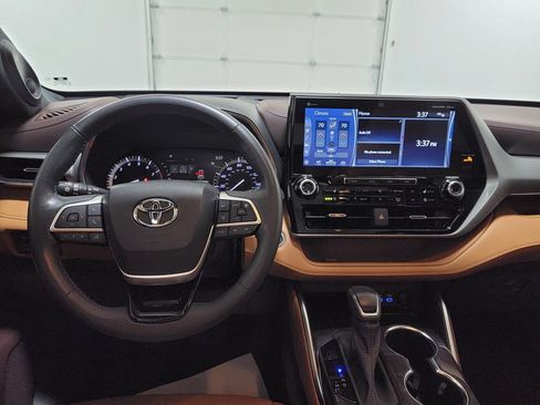 Used 2022 Toyota Highlander Platinum AWD/4WD image 12