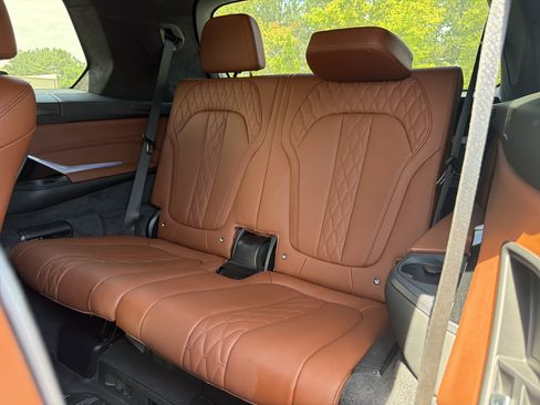 Used 2024 BMW X7 M60i AWD/4WD image 9
