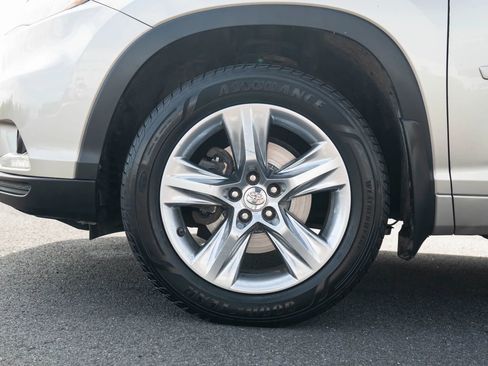 Used 2014 Toyota Highlander Limited image 12