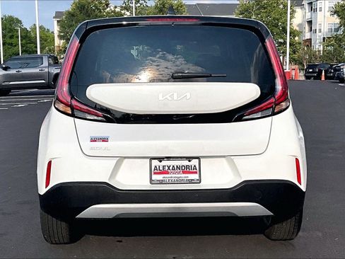 Used 2025 Kia Soul LX w/ LX Technology Package FWD image 4