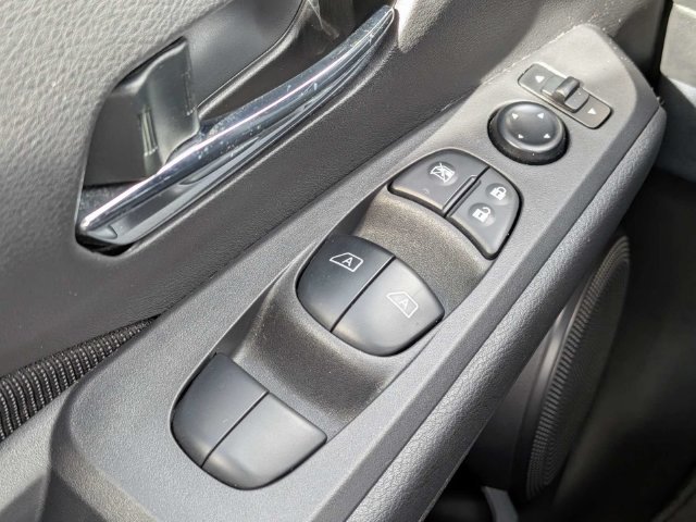 Used 2022 Nissan Kicks SV FWD image 22