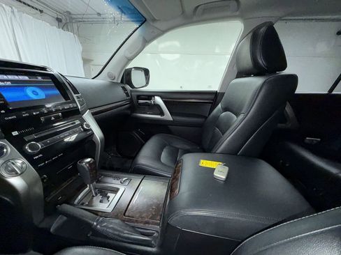 Used 2015 Toyota Land Cruiser image 9