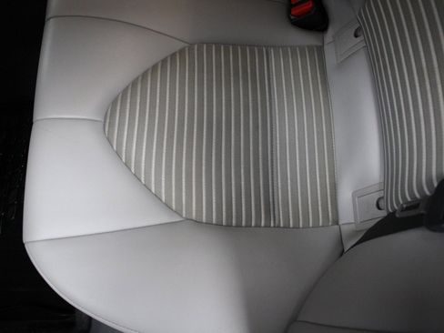 Used 2020 Toyota Camry SE image 20