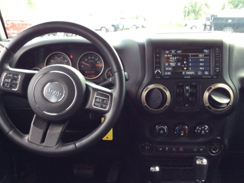 Used 2017 Jeep Wrangler Unlimited Sahara image 8