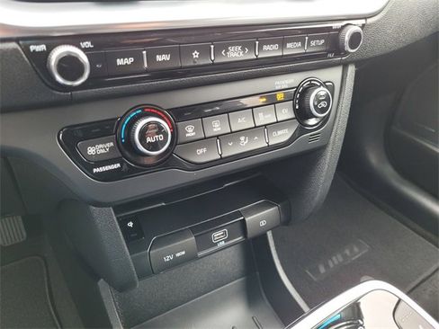 Used 2022 Kia Niro EX image 22