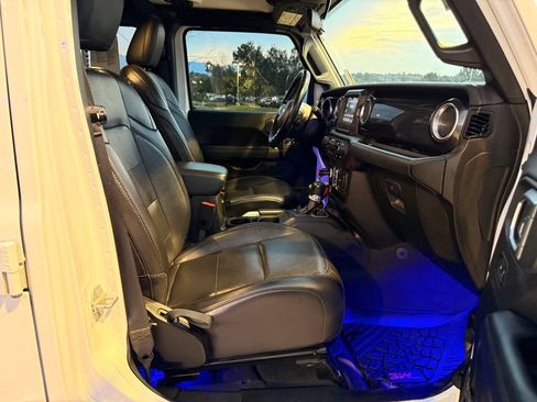 Used 2020 Jeep Wrangler Unlimited Sahara AWD/4WD image 29