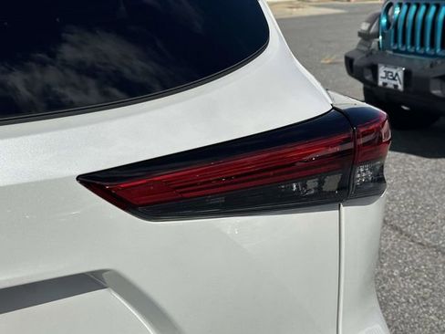 Used 2022 Toyota Highlander XSE image 29