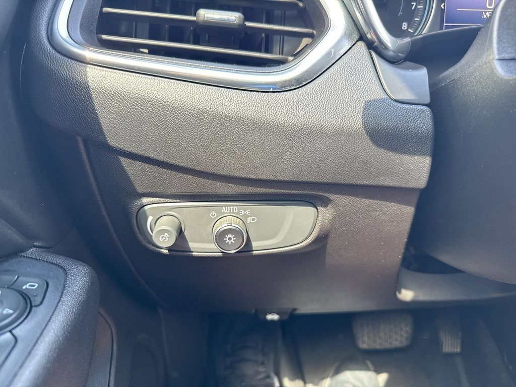 Used 2019 Chevrolet Equinox LT FWD image 18