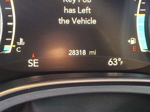 Used 2025 Chrysler Pacifica Limited FWD image 20