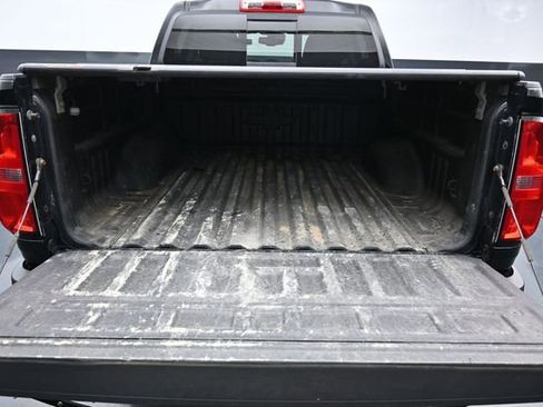 Used 2021 Chevrolet Colorado Z71 w/ Safety Package AWD/4WD image 9