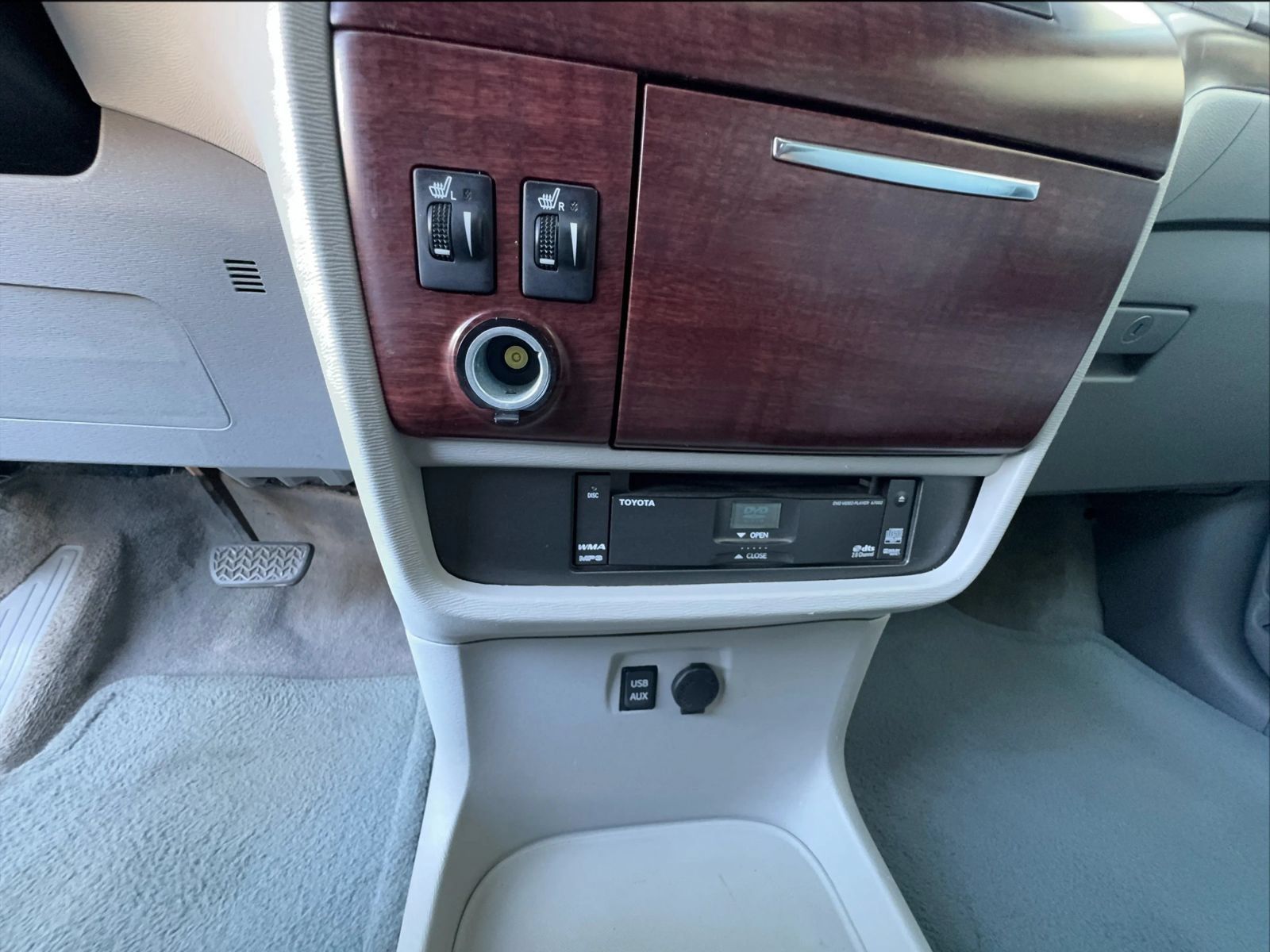 Used 2011 Toyota Sienna XLE w/ Premium Pkg FWD image 24