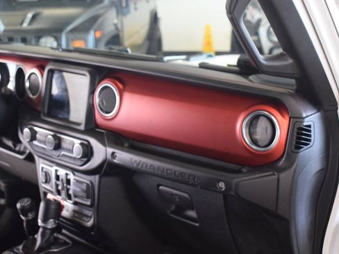 Used 2018 Jeep Wrangler Unlimited Rubicon AWD/4WD image 16