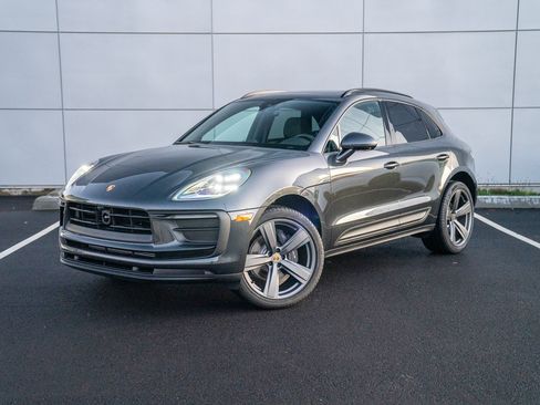 Certified 2026 Porsche Macan AWD/4WD image 1