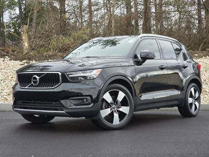 Used 2021 Volvo XC40 T5 Momentum w/ Premium Package